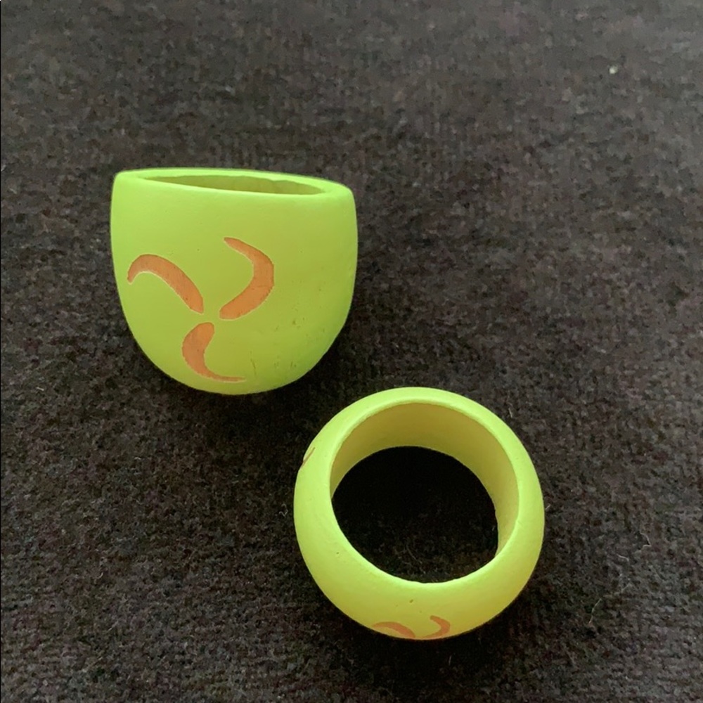 Green wooden ring set